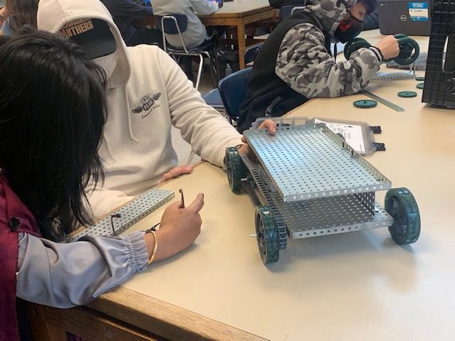 Cherokee_MMSD_'s tweet photo. The focus at CHMS is to prepare all scholars for college, career, and community. In Mr. Matthews' Coding and Robotics classes, scholars are exposed to STEM learning because that is the future. https://t.co/CuKKpvEZ2h