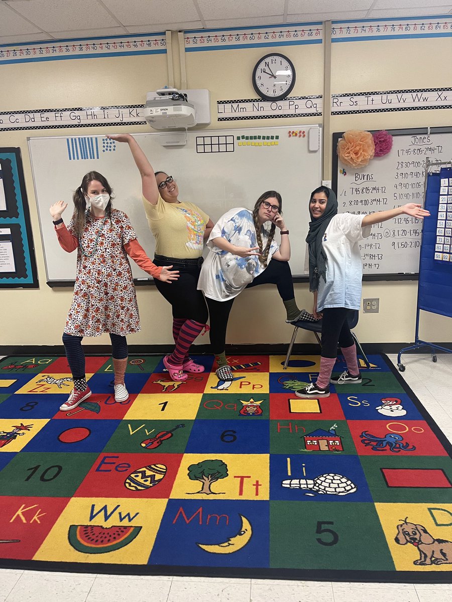 The wackiest team around! @MsFaridi92 <a href="/msobrienDSES/">Ms. O’Brien</a> <a href="/Mrs_JLyle/">Jacqueline Lyle</a>