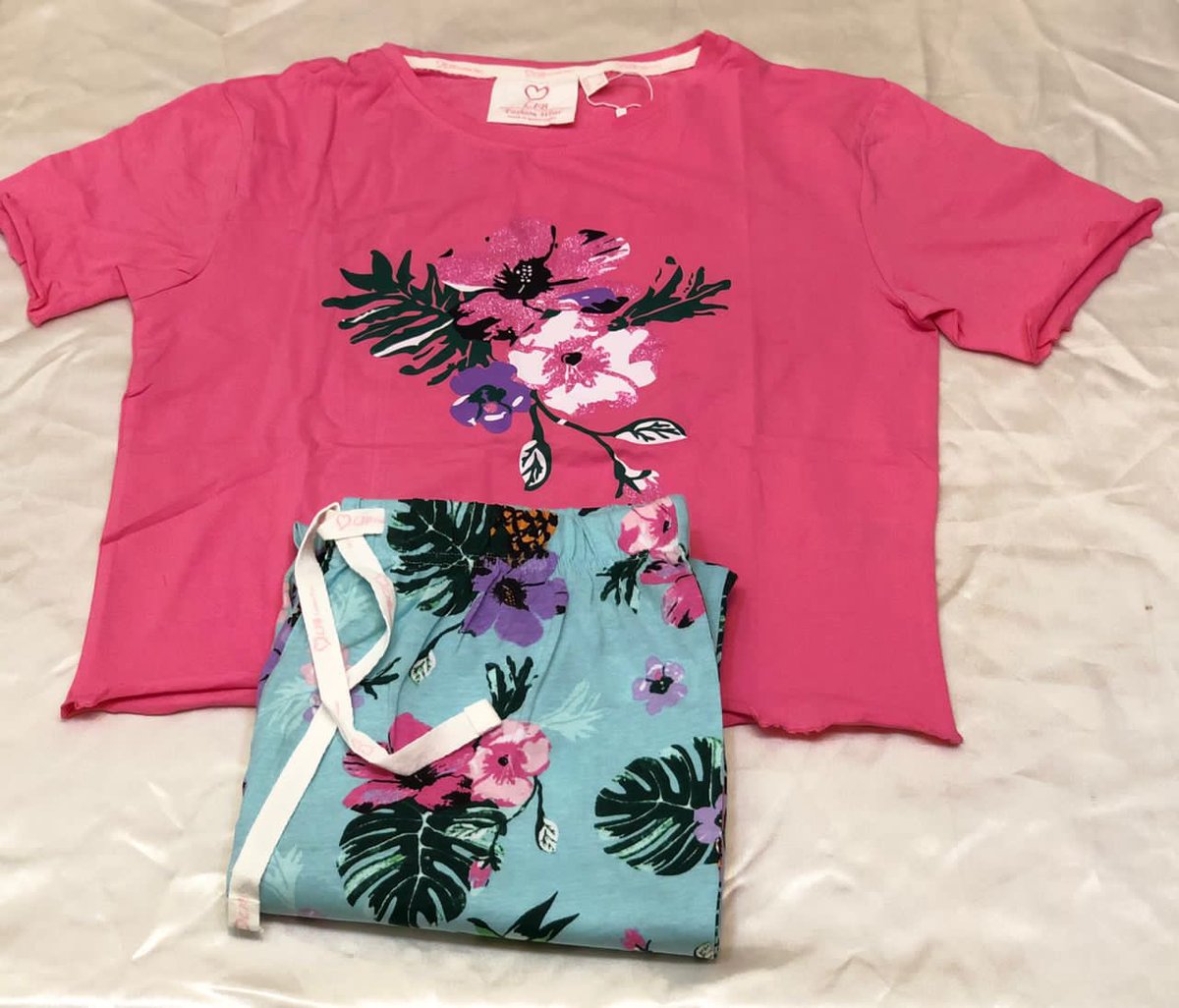 mokee_corner's tweet image. 💜 مساء الخير
النوع: بجامة نسائي
السعر: ٧٠٠٠ جنيه سوداني
المقاس المتوفر: S, M, L, XL
للتواصل والطلب:
واتساب ٠١١٧٠٣٤٦٥٩
فيسبوك facebook.com/groups/3851564…
انستقرام instagram.com/mokee_corner?u…
