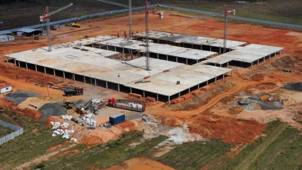 mopcparaguay's tweet image. 🏥 En Cnel. Oviedo, #Caaguazú, está terminada la losa del primer nivel, mientras que esta semana comienzan los trabajos de albañilería e instalaciones sanitarias.
La obra registra un 10% avance en el global.
Más detalles 👉 bit.ly/3KePUWF
#ObrasParaLaGente 🇵🇾