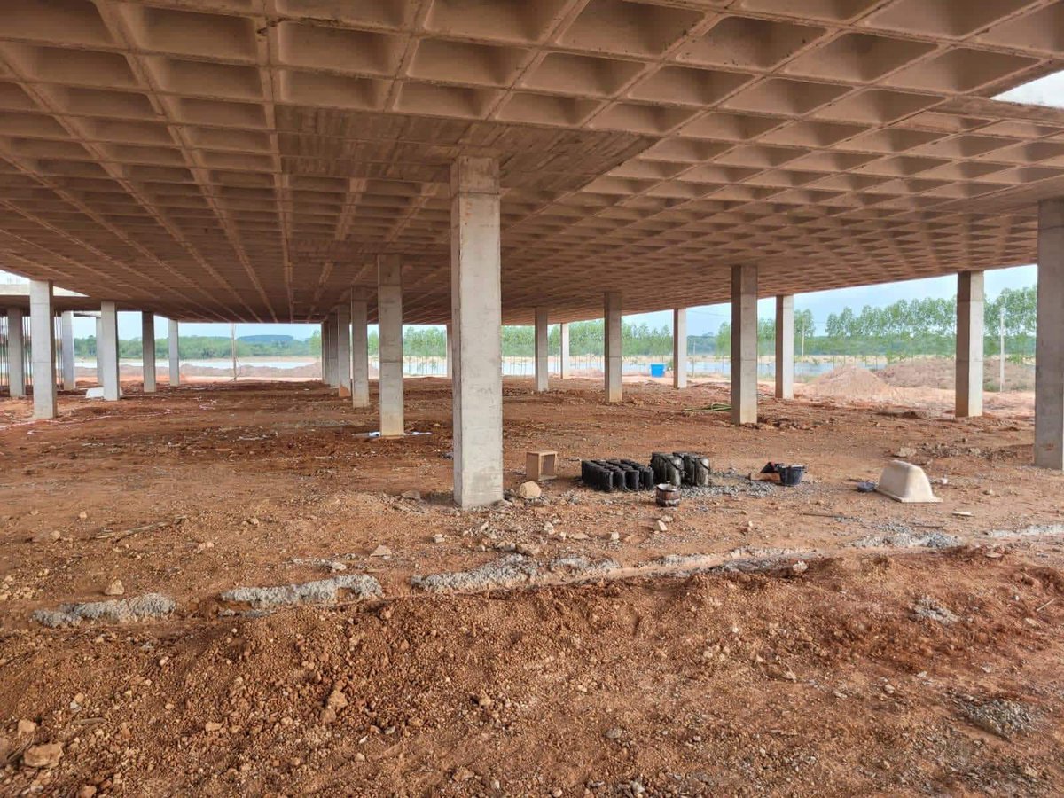 mopcparaguay's tweet image. 🏥 En Cnel. Oviedo, #Caaguazú, está terminada la losa del primer nivel, mientras que esta semana comienzan los trabajos de albañilería e instalaciones sanitarias.
La obra registra un 10% avance en el global.
Más detalles 👉 bit.ly/3KePUWF
#ObrasParaLaGente 🇵🇾