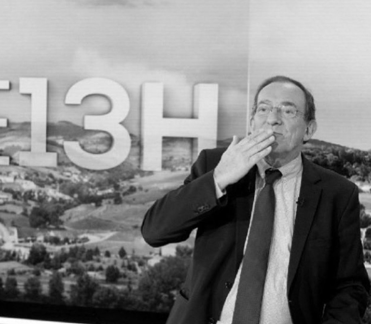 Math1997's tweet photo. Son franc parlé, son amour de la France, de notre Région et de nos Régions resteront pour moi une source d'inspiration, un modèle. Merci Jean-Pierre. https://t.co/dEfkMSWcha