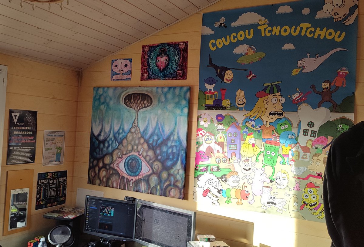 Vabaira's tweet photo. my room https://t.co/Qlodg2hYJM