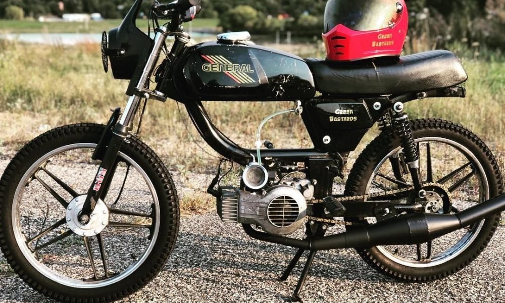 BarryAllanMcGh1's tweet image. m.youtube.com/watch?v=zbaO8m… #spring1982 I was weened on two wheels age 5.  I wanted a #Cannondale 10speed; wound up with #Schwinn.  Not a bad bike.  14yrsold, My brother was on back of new #General5star  I broke his femur bone head on crash with car.  I never rode again...Until, now.