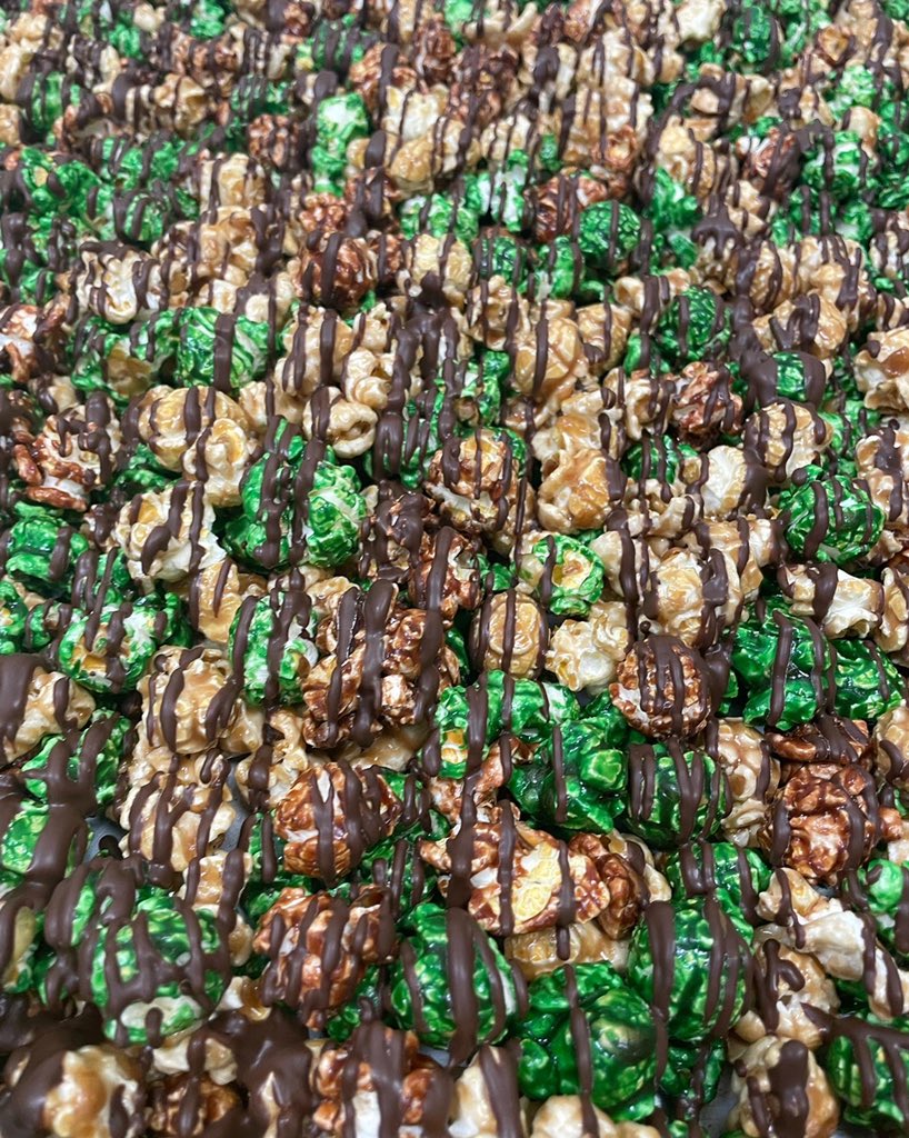 theSavoryKernel's tweet photo. Our March flavor is out!  Anni’s Shamrock Shakeup!

What is in it?!  Vanilla, Mint, Chocolate popcorns with melted Andes Mints drizzled on top!  

My favorite flavor of the year!  It will be for sale all of March! https://t.co/N1eFzx7ghE