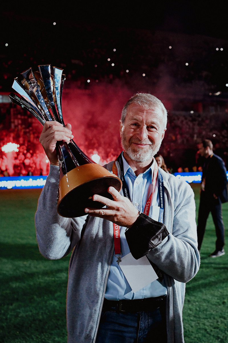 derek_apex's tweet image. I’ve never felt such amount of sadness before 😔

Didier Drogba, Frank Lampard, John Terry,Branislav Ivanović, Peter Cech, Eden Hazard and now Roman Abramovich.
Nobody would understand how these people made my entire childhood by just seeing them on my screen

Thank You Roman❤️😔