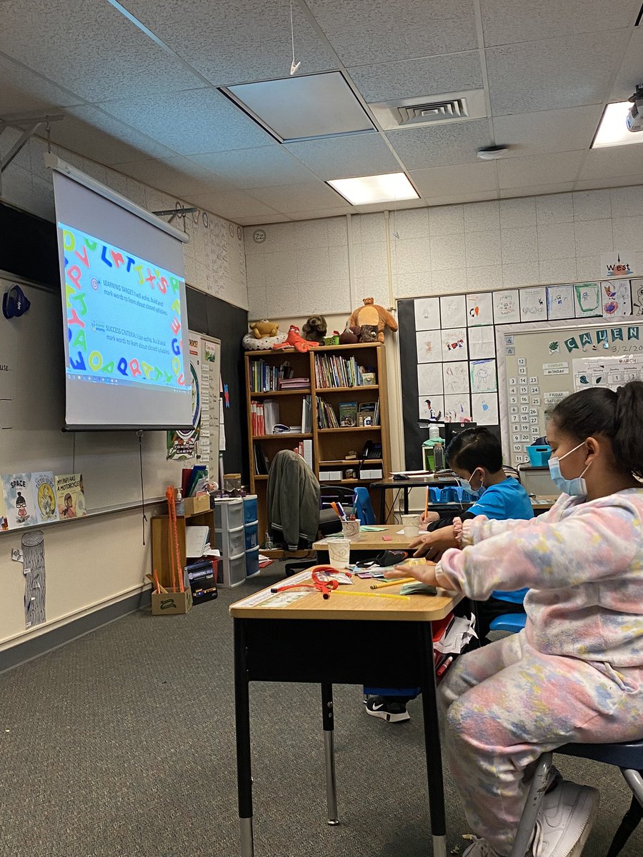 CamelotFwps's tweet photo. Getting ready for our daily phonics routines. Our very favorite part of the day in 1st grade. Always starting with our learning target and success criteria. https://t.co/q0d1QfubON