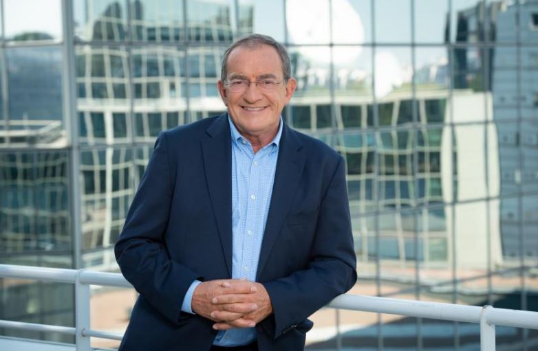 Martin Bouygues (@martinbouygues) on Twitter photo C'est avec tristesse et beaucoup d'émotion que j'ai appris le décès de Jean-Pierre Pernaut. Il a imprimé sa marque dans le paysage audiovisuel français. Il va manquer à la grande famille du <a href="/GroupeTF1/">Groupe TF1</a>, à ses amis et à sa famille. Je leur présente mes sincères condoléances. C'est avec tristesse et beaucoup d'émotion que j'ai appris le décès de Jean-Pierre Pernaut. Il a imprimé sa marque dans le paysage audiovisuel français. Il va manquer à la grande famille du <a href="/GroupeTF1/">Groupe TF1</a>, à ses amis et à sa famille. Je leur présente mes sincères condoléances.