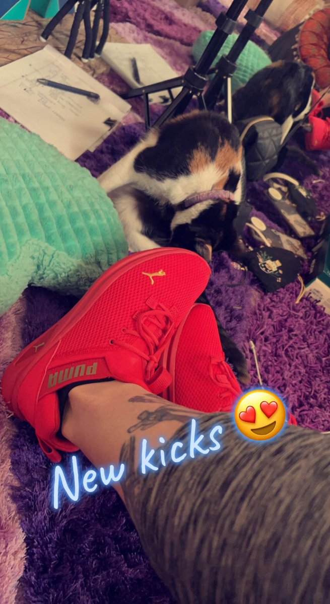 RedLunah's tweet photo. I’d love to press on your balls with my new tennies make them match in color!! Nothing would please me more🥰

Footslave foot worship feet soles fetish https://t.co/XMnkc4KrRw