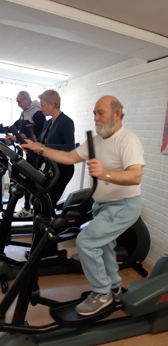 Hasankaplan093's tweet photo. @NetwerkNOOM , wat leuk dat de ouderen gemotiveerd komen bewegen en cardio  doen. Ze zijn zo blij dat we dit georganiseerd hebben. Mooie initiatief. https://t.co/GNPGyvC1K6