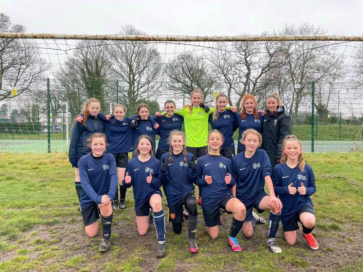 addgorffygc's tweet photo. LLONGYFARCHIADAU MAWR i dîm o dan 13eg merched @YsgolGlanClwyd am guro Ysgol Hawarden 5-2 heddiw… Genod hapus iawn!! 🌟 Ymlaen a ni i’r rownd gyn-derfynol Ysgolion Cymru!! ⚽️ #balch @HawardenPE @WelshSchoolsFA #serydyfodol https://t.co/ZqqFScwTnf