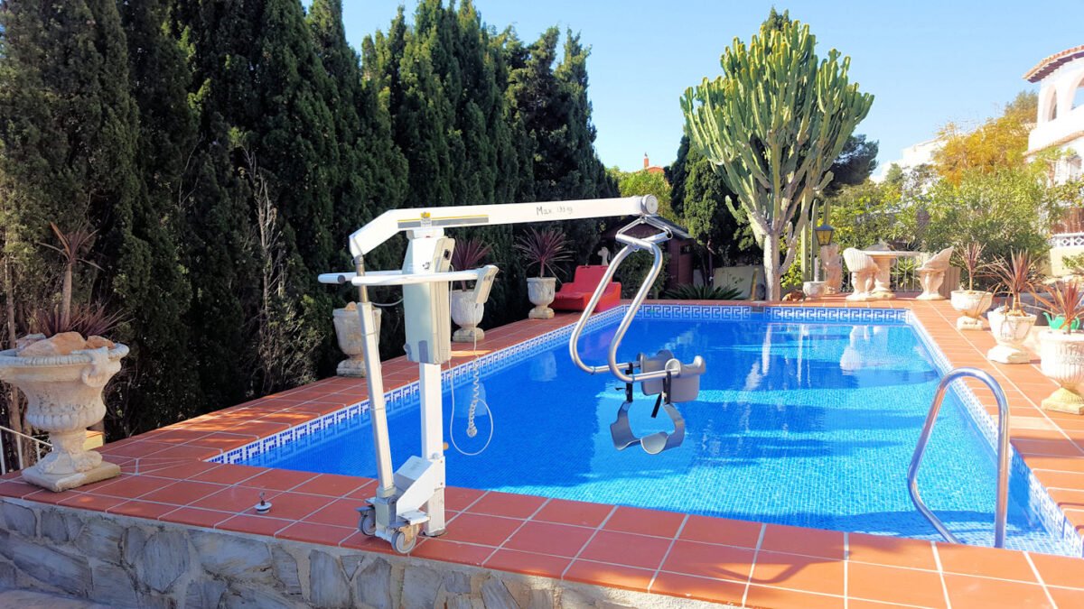 AccessibleHols1's tweet image. New! Casa Peguche on the #CostaBlanca sleeps 10 and has 2 profiling beds, ground-floor bedroom with ceiling hoist into en-suite wet-room, accessible kitchen, private pool with hoist, and sea views #accessiblepool #spain #accessiblevilla #accessiblehols

accessibleholidayescapes.co.uk/escapes/casa-p…