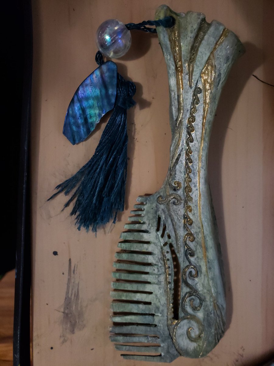 ButterBurd's tweet photo. Just sort of dumping all my recent work here now because I forgot about my Twitter account for a bit. This is a comb I carved from a deer scapula. 
#Bones #artistsontwitter #art https://t.co/glGdh12mFp