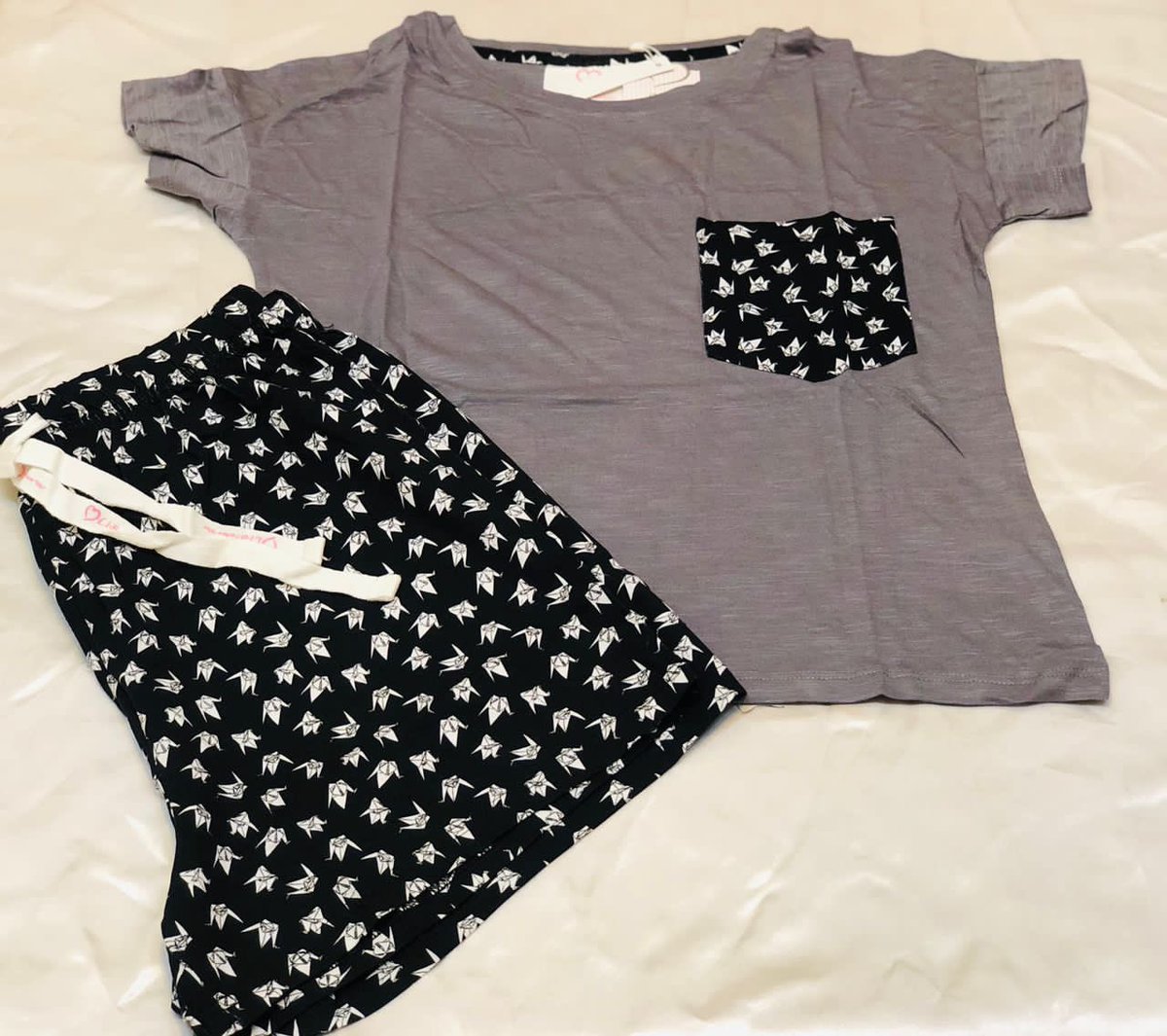 mokee_corner's tweet image. 💜 مساء الخير
النوع: بجامة نسائي
السعر: ٦٠٠٠ جنيه سوداني
المقاس المتوفر: S, M, L, XL
للتواصل والطلب:
واتساب ٠١١٧٠٣٤٦٥٩
فيسبوك facebook.com/groups/3851564…
انستقرام instagram.com/mokee_corner?u…