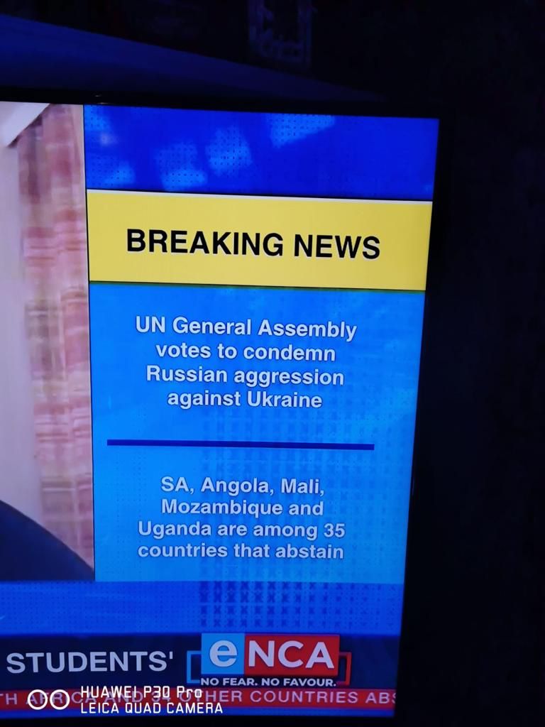 bamba_cafe's tweet photo. Por que não vimos isto contra os EUA quando atacaram o Iraque, a Líbia, a Síria, etc. Por que tem de  ser diferente com os europeus? Por que existem as Nações Unidas e quem manda? É uma vergonha para o mundo! https://t.co/xcc1kF8U52