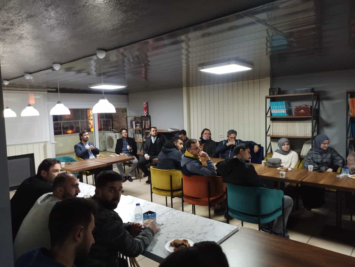 ManisaKYGM's tweet photo. 📍 Merkez Efendi Yurt Müdürlüğü;
✅ Öğrencilerimiz Manisa Diyanet Gençlik Koordinatörlüğü'nün düzenlemiş olduğu Türkiye Diyanet Vakfı Manisa Gençlik Merkezinde gerçekleştirilen Geçmişten Günümüze Kudüs konulu Hasbihal programına katıldılar.
#BenimYurdumKYK
#KYKAkademi https://t.co/9OI4FNyqQw