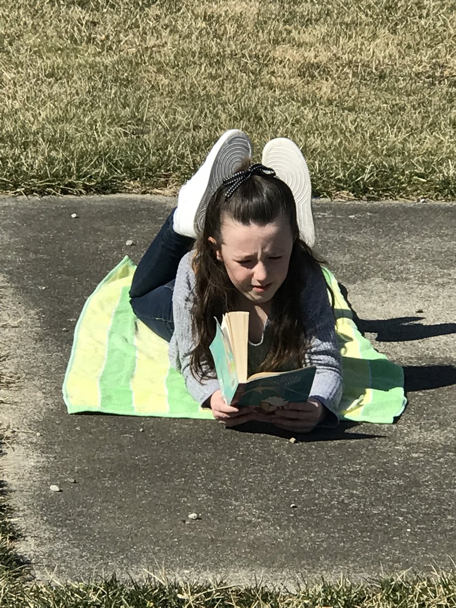 Loving the outdoor reading on this beautiful day <a href="/LMElementary/">Little Miami</a> !