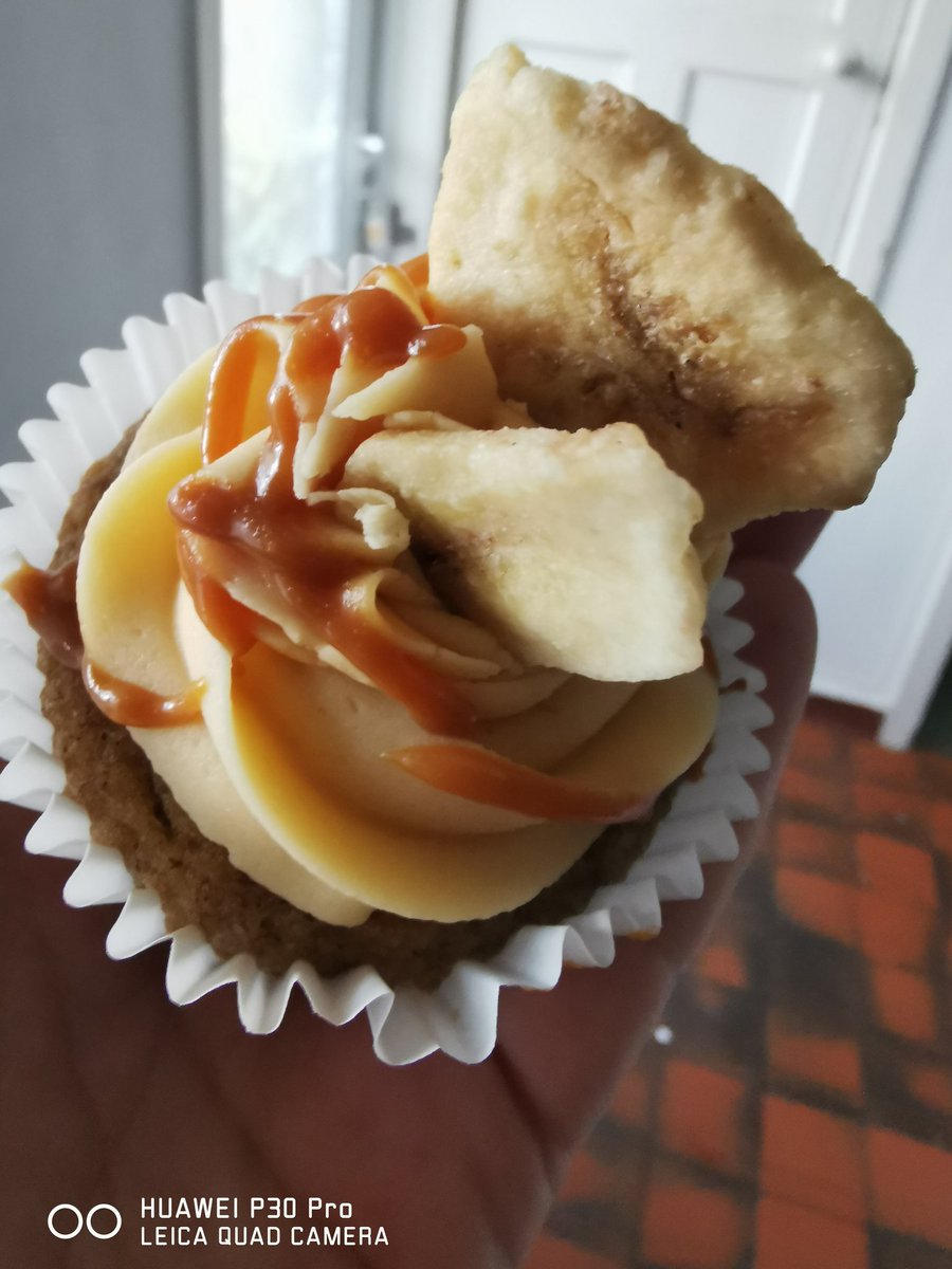 hathsbathhouse's tweet photo. Banoffee Cupcake... That is all...

From Bees American Bakes.

#cake #banoffee #cupcake #american #bakes https://t.co/1Ln8QqGUxU