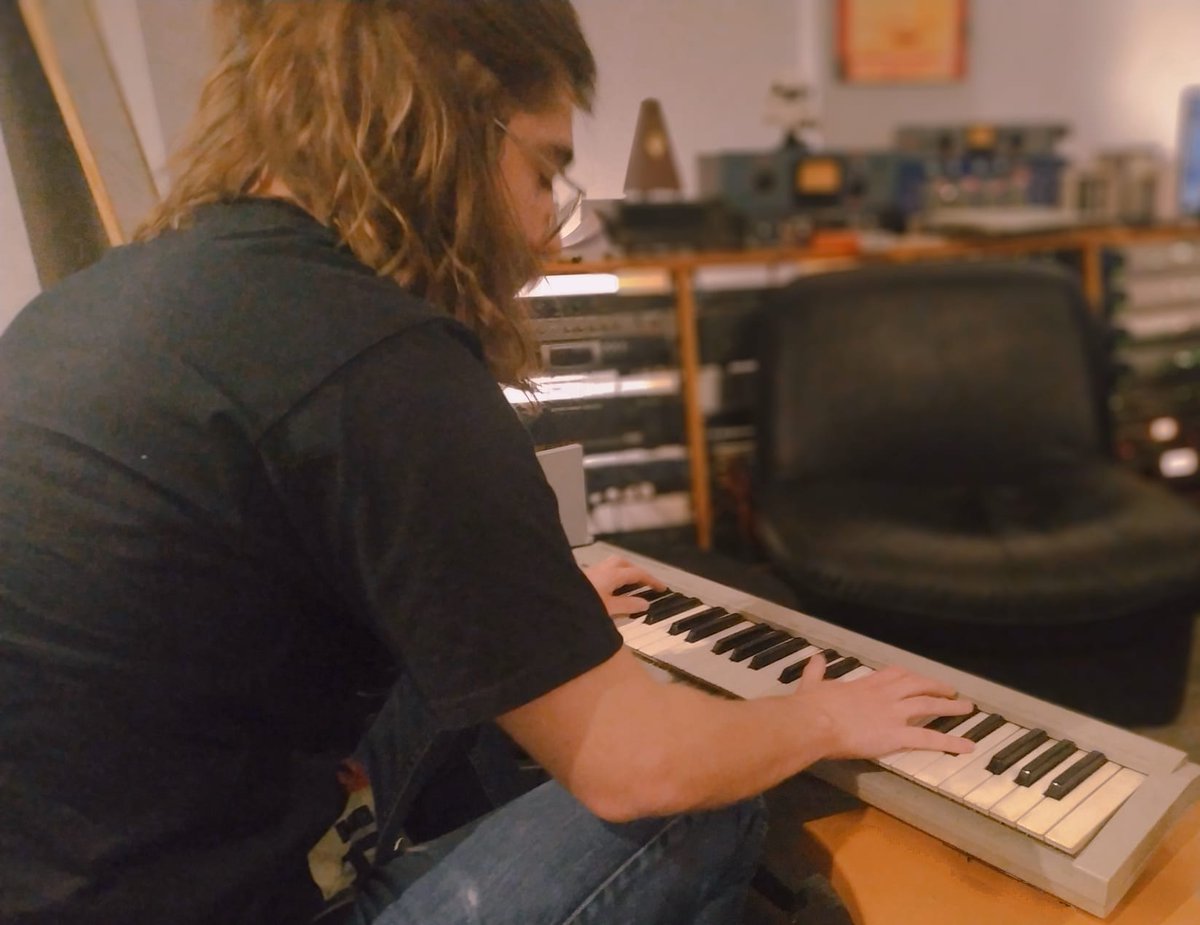 Left4EverBand's tweet image. 💥💥 ¡¡Ultimando detalles!! 🎛️🎚️

Esta semana @gonza_ganda estuvo añadiendo su parte 🎹🎹