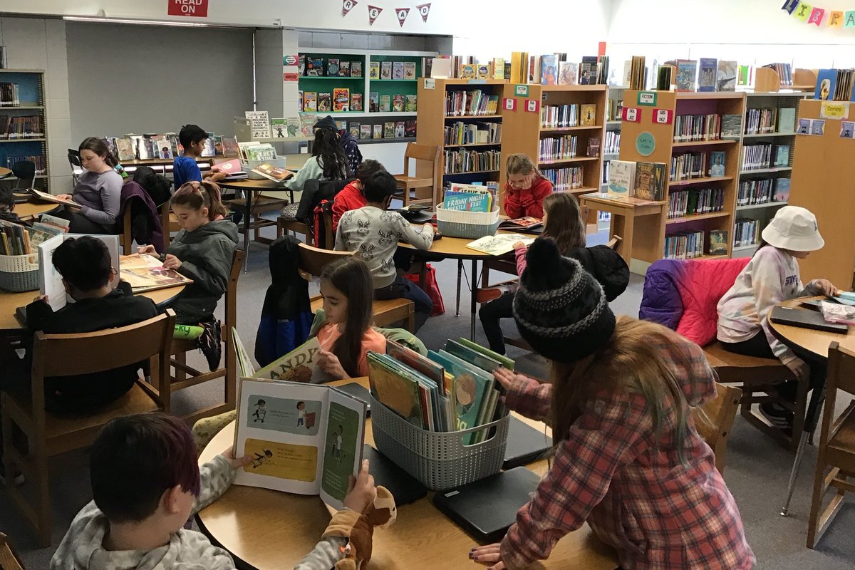 bpalaseklms's tweet photo. Our 3rd-5th grade classes read, relaxed and rediscovered a ❤ of picture books in the library today #ReadAcrossAmericaDay 📚 @mmenard_4 @WindyWhales https://t.co/E8HDlxz1sZ