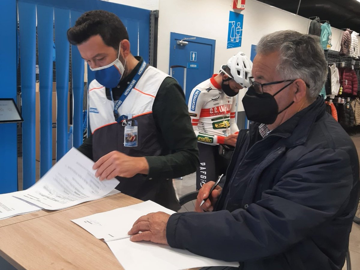 🟦 Orgullosos de formalizar nuestra unión con Decathlon Murcia Thader de cara a esta nueva temporada.

⚙️ Nos ayudarán con la aportación de cascos de su emergente marca Van Rysel y ruedas Mavic de repuesto para todos nuestros ciclistas.

🧐 Y próximamente, más novedades...