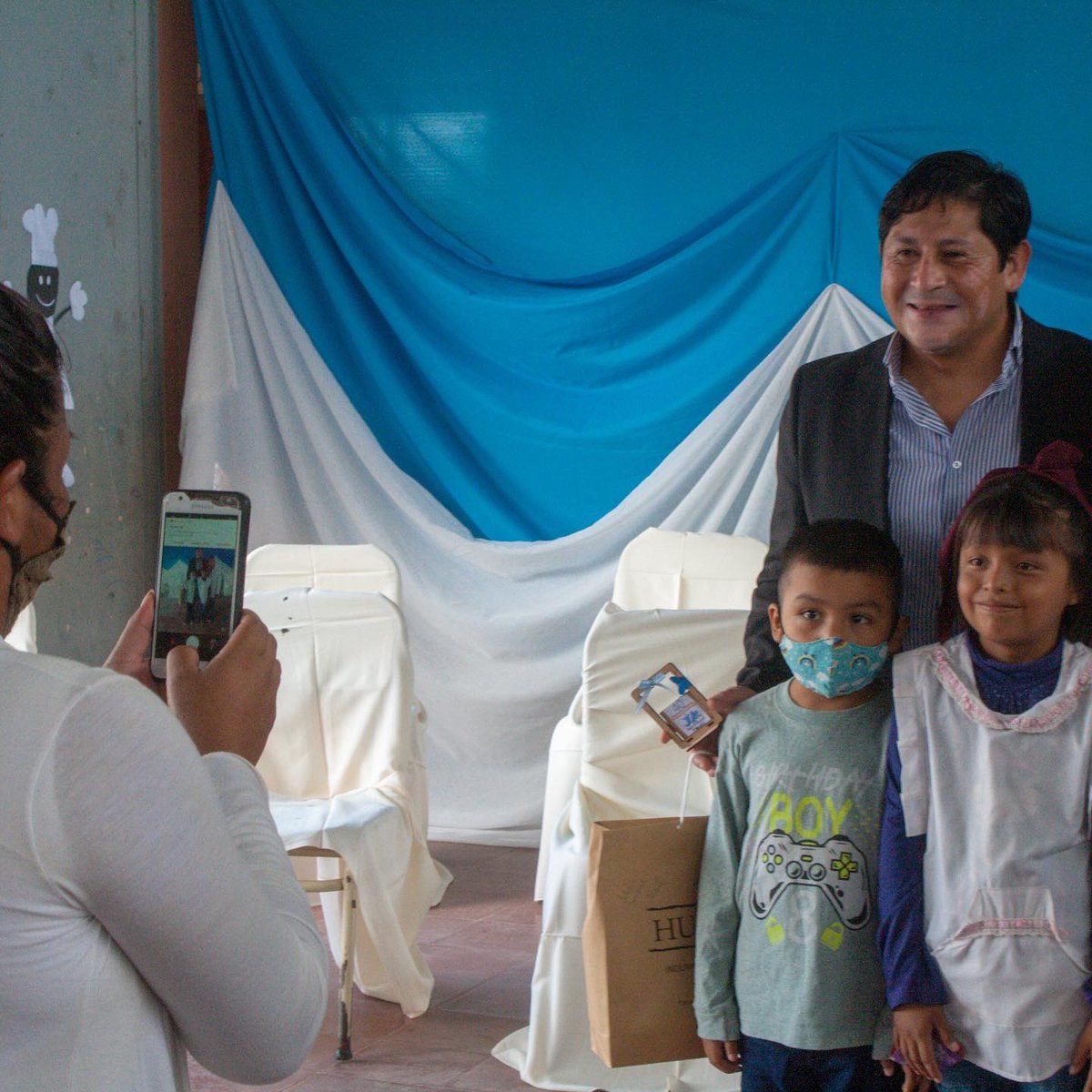 SDominguezok's tweet photo. Inicio del ciclo lectivo 2022

Junto a mi equipo de trabajo participamos del acto en la Escuela N°4296 Jesús de Nazareth.

Feliz año lectivo para alumnos y docentes, que puedan transitar y culminar el año de la mejor manera.

#Pichanal #ciclolectivo2022 #Salta #GustavoSaenz https://t.co/Fqp2gcMzBT