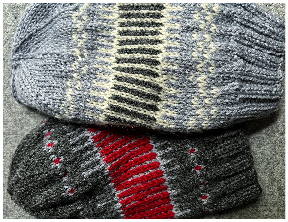 Petirrojo57's tweet image. I’m getting the hang of this #strandedknitting thing — #handknithats 13 &amp;amp; 15 for 2022’s #hatsforsailors project, knit in @berrocoyarn #superwashmerino using @tincanknits #clayoquottoque pattern #knitting
