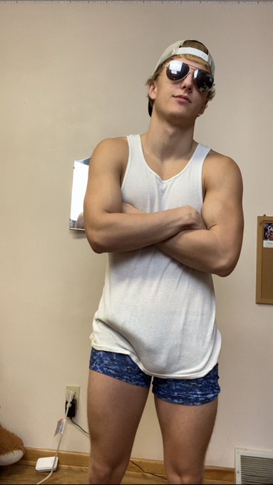 Woke up with morning wood 🪵 https://t.co/WwY6tdDlTb