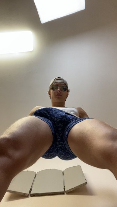 Woke up with morning wood 🪵 https://t.co/WwY6tdDlTb