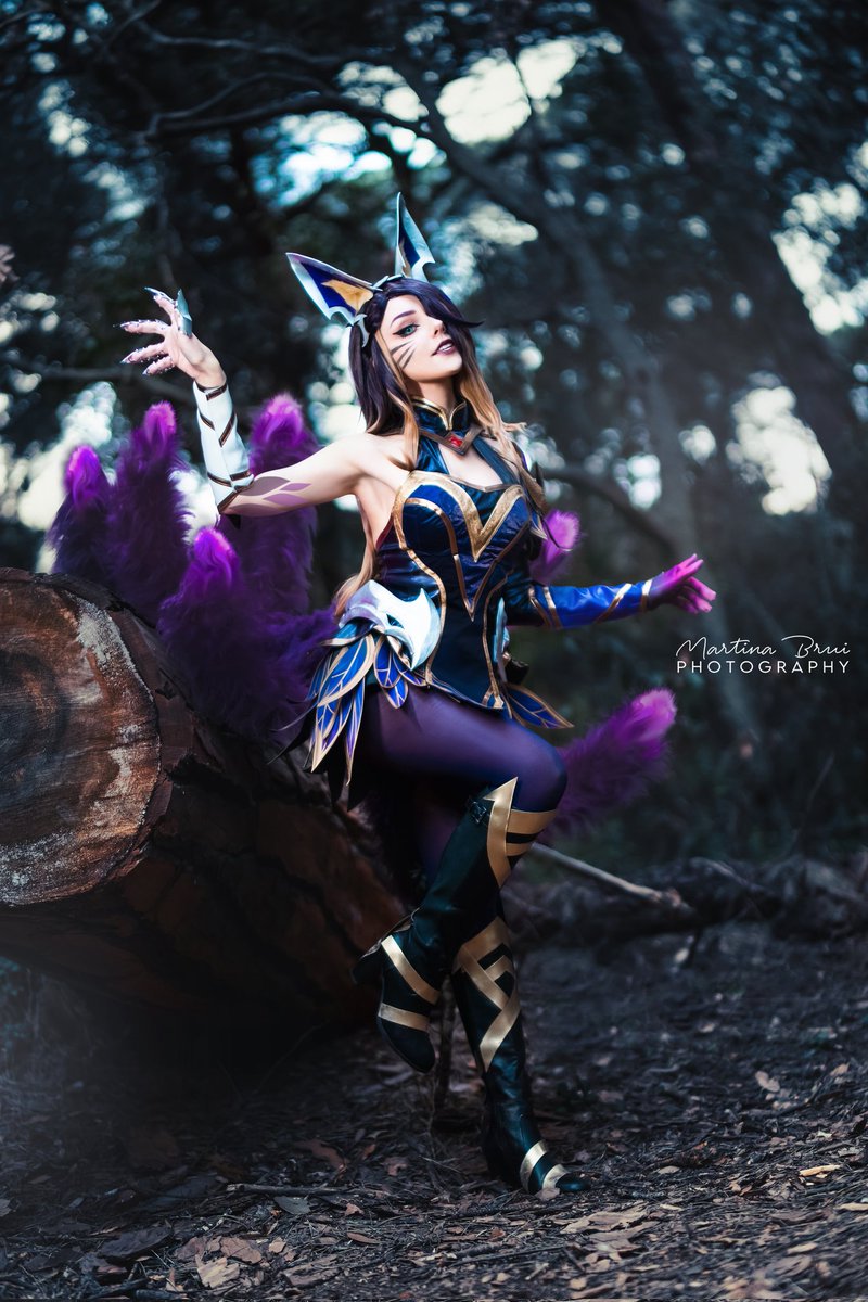 nymphahri's tweet photo. 🦊💜
Ph: @martinabrui_ph 
Costume&amp;wig: @uwowocosplay
(Discount code: nymphahri)
Armor/accessories, shoes and tails by me 
#ahri #ahricosplay #LeagueOfLegends @LeagueOfLegends https://t.co/qtT7SukBi7