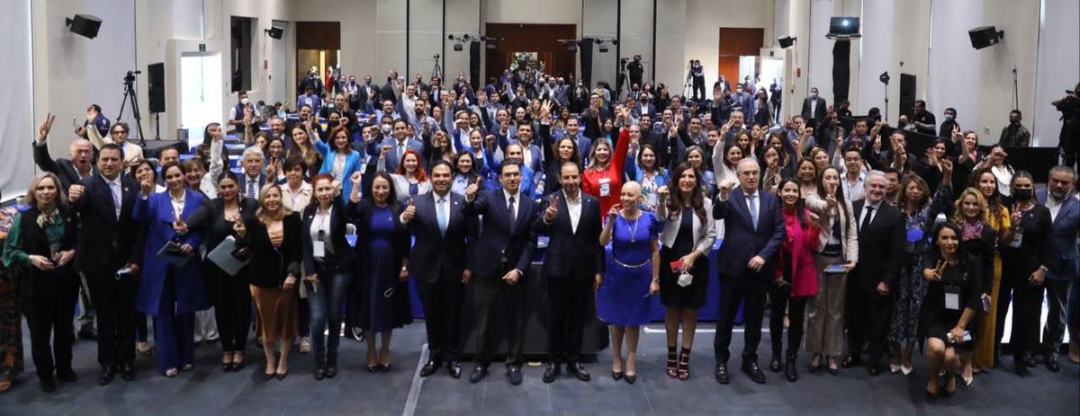 LuisEAyalaT's tweet photo. Partícipe el día de hoy en la Plenaria del Sistema Legislativo del Partido @AccionNacional, en la ciudad de #México.

#UnidosPorMexico 🔵 #AyalaEnAcción #Distrito3Local https://t.co/1IvaQ0cPTd
