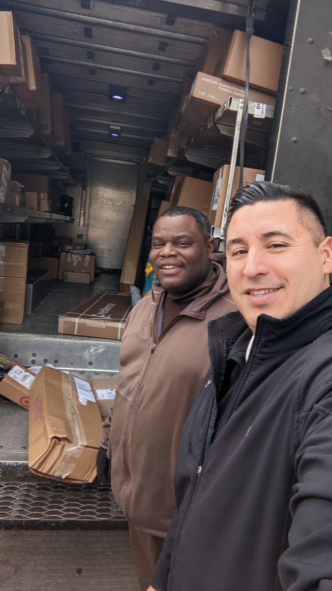 CHSP Co-Chair Darryl leading by example and showing us how it's done! <a href="/CP_UPSers/">Central Plains</a> <a href="/CraigW9880/">Craig Williams</a>