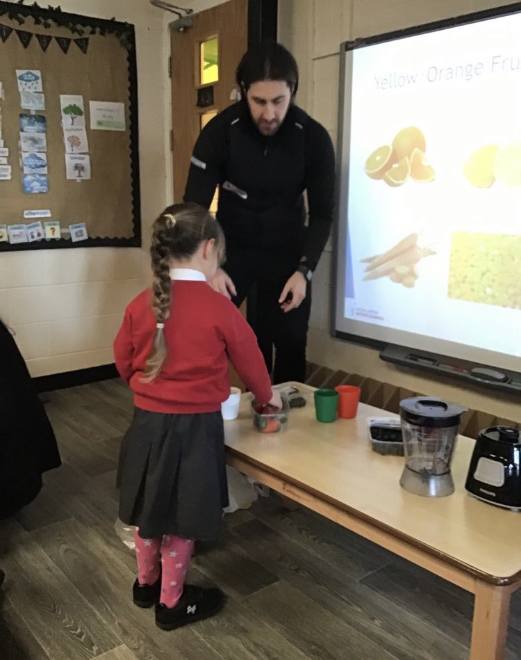 Eyfsmarshside's tweet photo. This week, we had a special visit from Dom from @activesefton 
There was lots of great discussion about healthy food and possible smoothie ingredients. We then got to help make a tasty, healthy smoothie 😋 Thanks Dom! https://t.co/aOU1nRsGOc