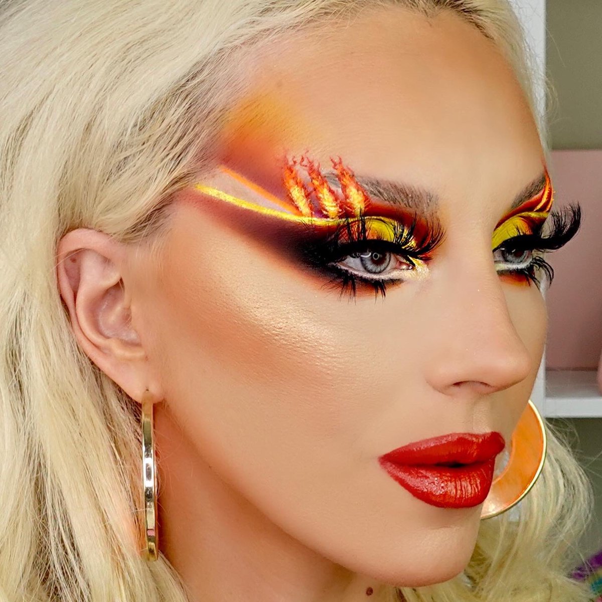 Elainaglam's tweet photo. I am not that active here so I wanted to start posting more.  I've had a pleasure of working with an indie brand @OAVCOSMETICS 
In today's Youtube video I'm testing many of their luxe products!  
Use ELENA25 for 25 % off on https://t.co/yjIpDsMzgM 😍 https://t.co/20FS3NxVU8