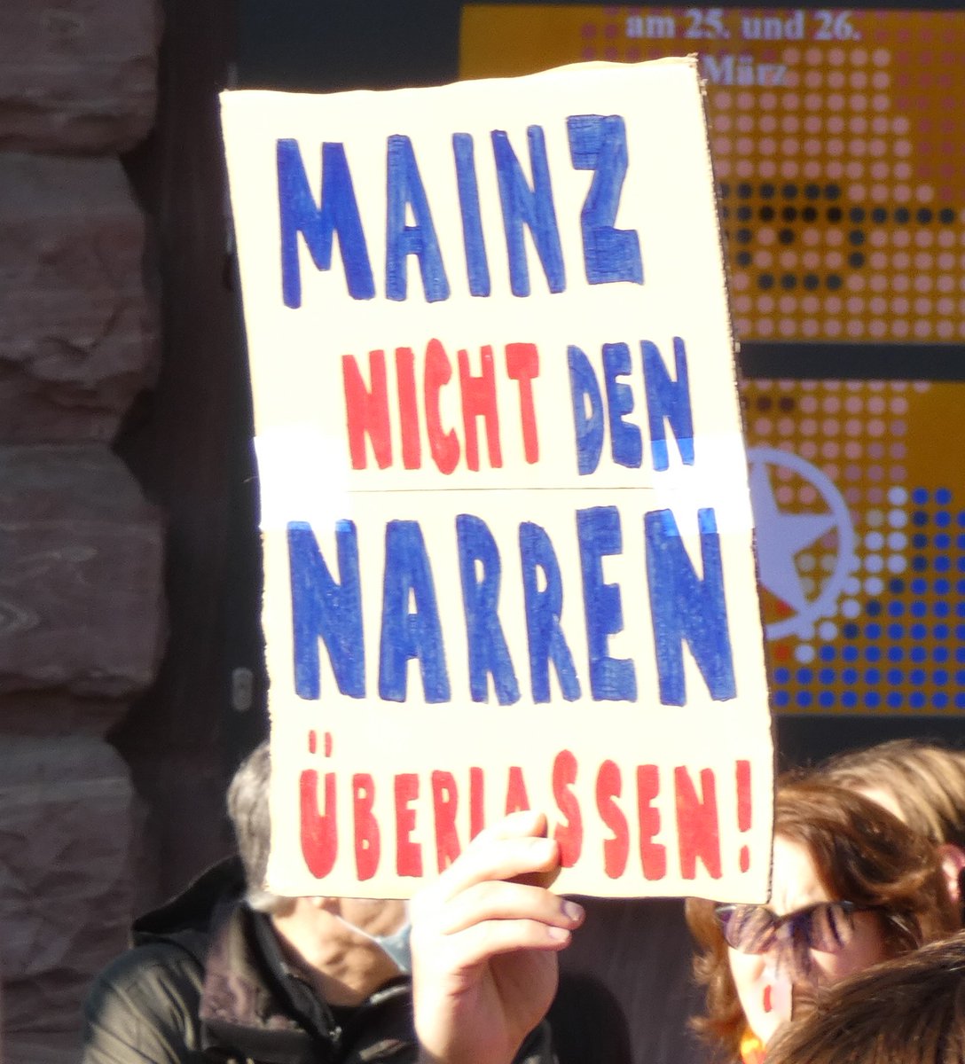 SWAProtest's tweet image. 15/ #mz2802 
Von @VVNMainz @JusosMZ @GJ_Mainz gab es organisierten Gegenprotest an der Staatsoper. Auch Twitteruser protestierten an diesem Tag gegen a-vi Demo und Wissenschaftsfeindlichkeit. @xZachelx @DavidAssfalg @WeberKerstin @Corners2021 uvm!