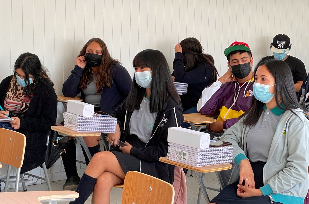 📚👩🏻‍🏫 #VolvamosAClases2020✅: Hasta la Escuela Quebrada Alvarado llegó la Delegada de #MargaMarga <a href="/CortiCaro/">Caro Corti</a> junto al alcalde <a href="/OlmueComunica/">Municipalidad Olmué</a>, para acompañar a la comunidad escolar, en este importante día de retorno a las clases presenciales 👏🏻 ¡Qué gran reencuentro!