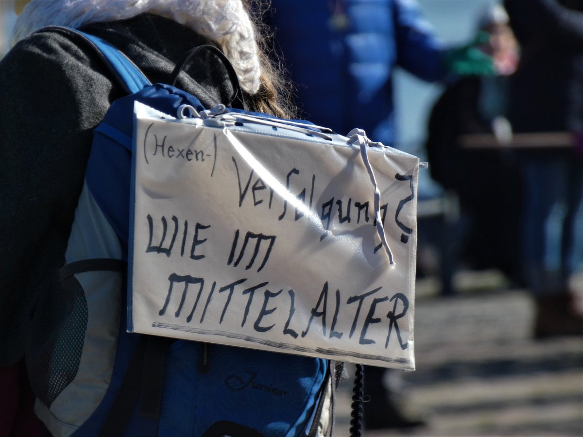 SWAProtest's tweet image. 6/ #mz2802 
Ausserdem fühlt man sich offenbar
✴️ verfolgt wie Hexen im Mittelalter, von der Mehrheit unterdrückt und bekriegt im eigenen Land.