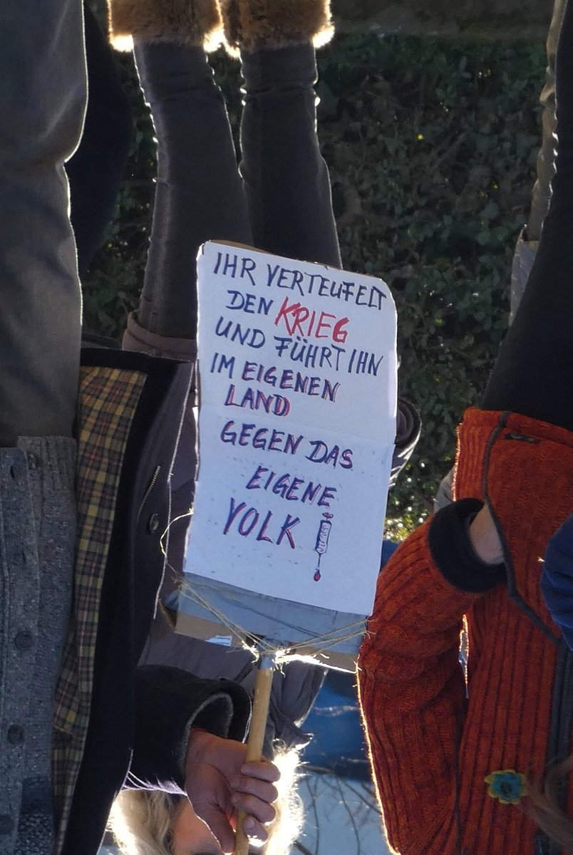 SWAProtest's tweet image. 6/ #mz2802 
Ausserdem fühlt man sich offenbar
✴️ verfolgt wie Hexen im Mittelalter, von der Mehrheit unterdrückt und bekriegt im eigenen Land.
