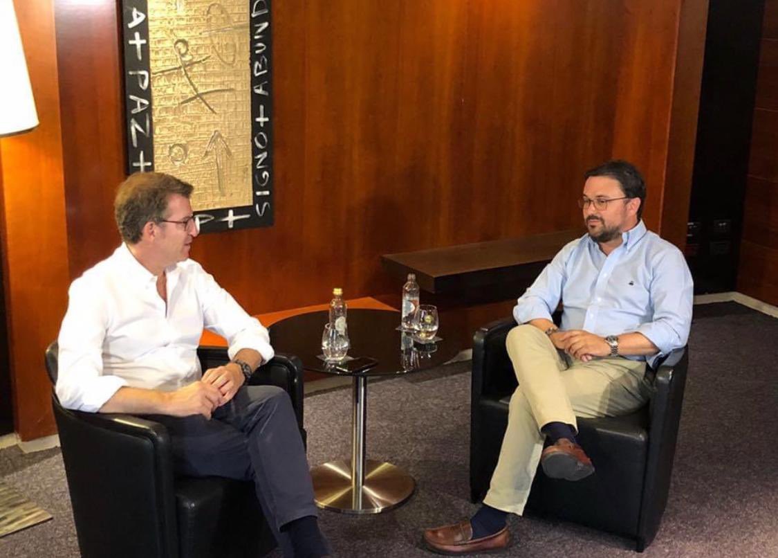 asierantona's tweet photo. Necesitamos un PP capaz de ganar a Sánchez en las urnas, y eso solo lo puede garantizar Alberto Nuñez Feijóo. 

Cuentas con todo mi apoyo para convertirte en el próximo presidente del PP y en el futuro presidente que necesita España. 

#FeijóoPresidente https://t.co/4IuXkQ9kDQ