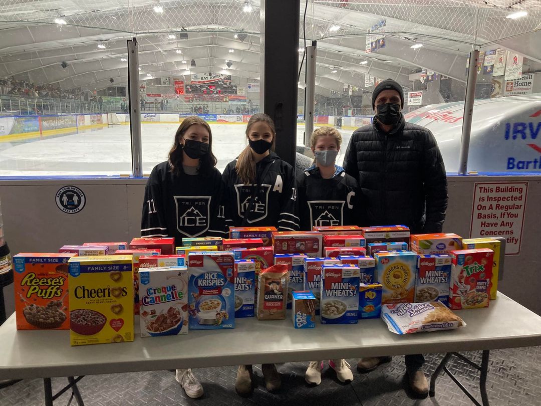 Great Job AAA Tripen U15 Females , Collecting 71 boxes of cereal at the <a href="/TriPenOsprey/">U18 Tri Pen Osprey</a> game last night. <a href="/Town_BayRoberts/">Town of Bay Roberts</a> rounded up the number to 100 boxes to donate to local food bank. #communitypride #hockeylifeisthebestlife @HkyNL