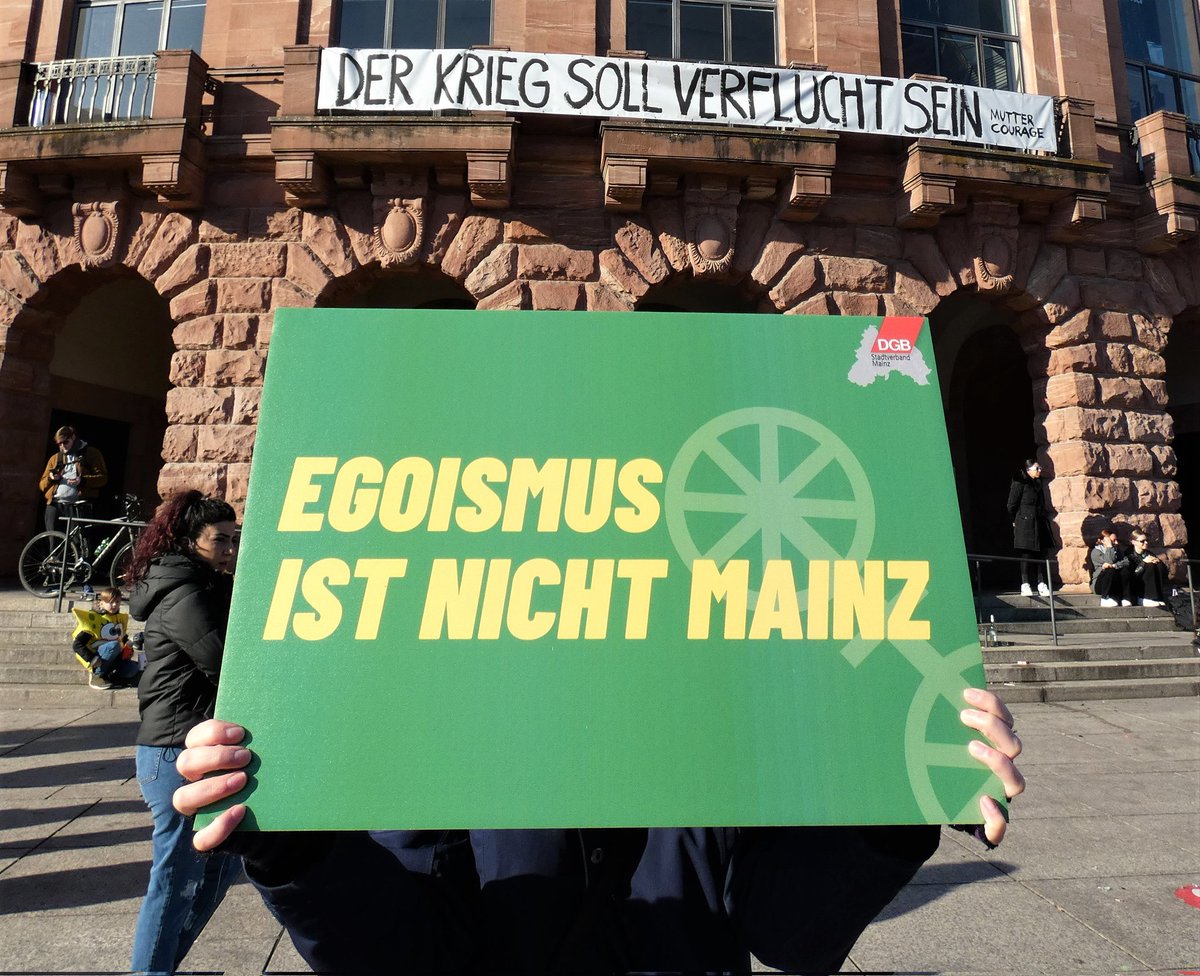 SWAProtest's tweet image. 16/ #mz2802 
Weitere Protestbotschaften