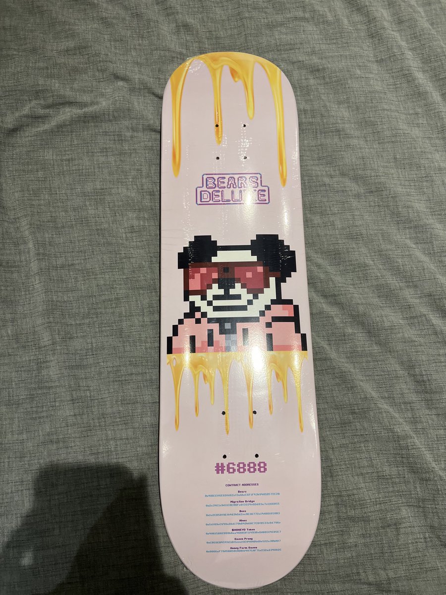Meyhem_NFT's tweet photo. Yoooo big up ⁦@nar_gw⁩ for this amazing gift. ⁦@bears_deluxe⁩ don’t sleep on this amazing community. All love ❤️ https://t.co/mkYOokF4PS