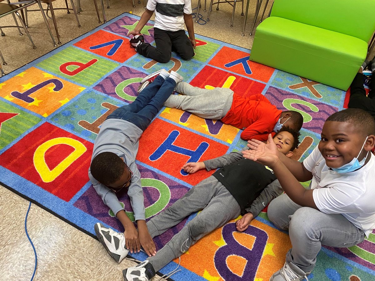 Sandalwood_BCPS's tweet image. Ms. Karwacki's class learned about shapes by making them today!