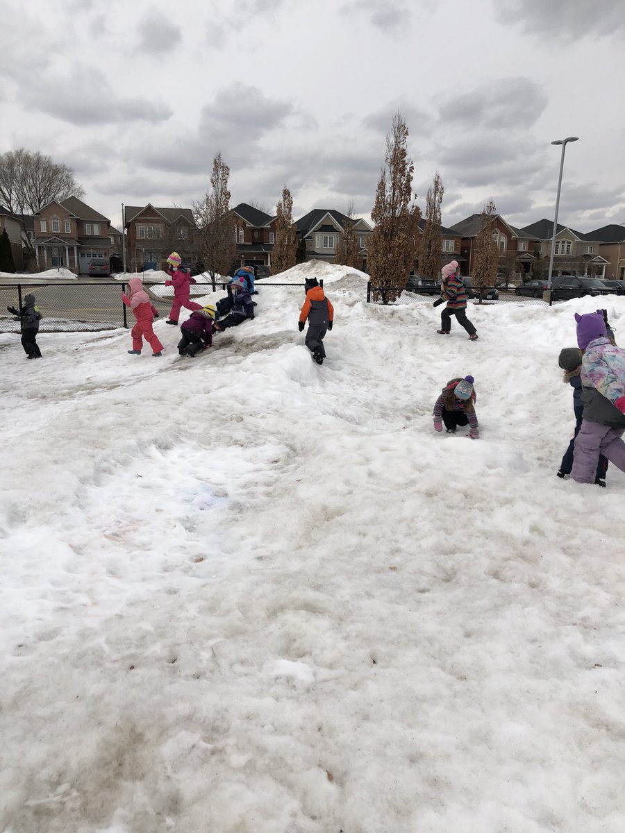 STCKinders's tweet image. Exploring on the snow hills! ❄️☃️🌨 #community #funexploring #takingrisks #workingtogether #turntaking #communication