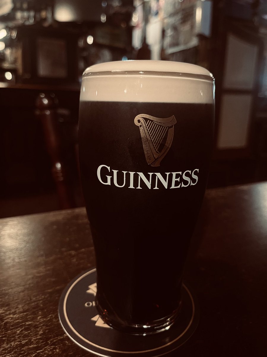 melletts1797's tweet photo. We hear @GuinnessGuru rated us an 8.1 so we’re on a session of midweek pints in his honour 🖤
#GuinnessTime #localpubs #midweekpints https://t.co/lccGVHtxgM