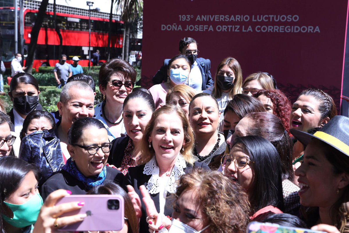 rosaicela_ tweet picture
