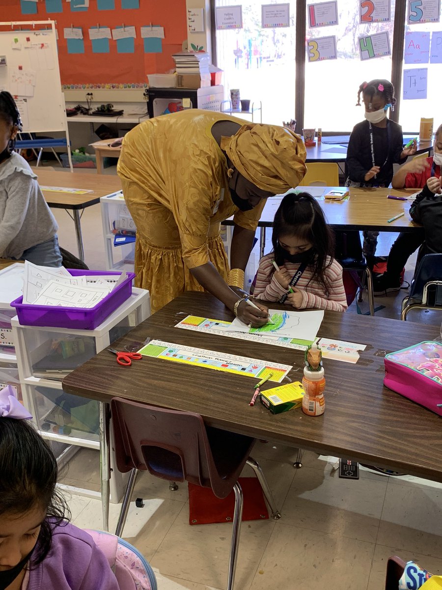 msgees_geniuses's tweet photo. We had the absolute pleasure of having a guest speaker for our unit on Senegal! One of my student’s wonderful mothers took time out of her day to come teach us about her beautiful nation! C’était magnifique! 🇸🇳 @PJohnsonElemEd @Falling_CreekES https://t.co/Cse3v0TmYv