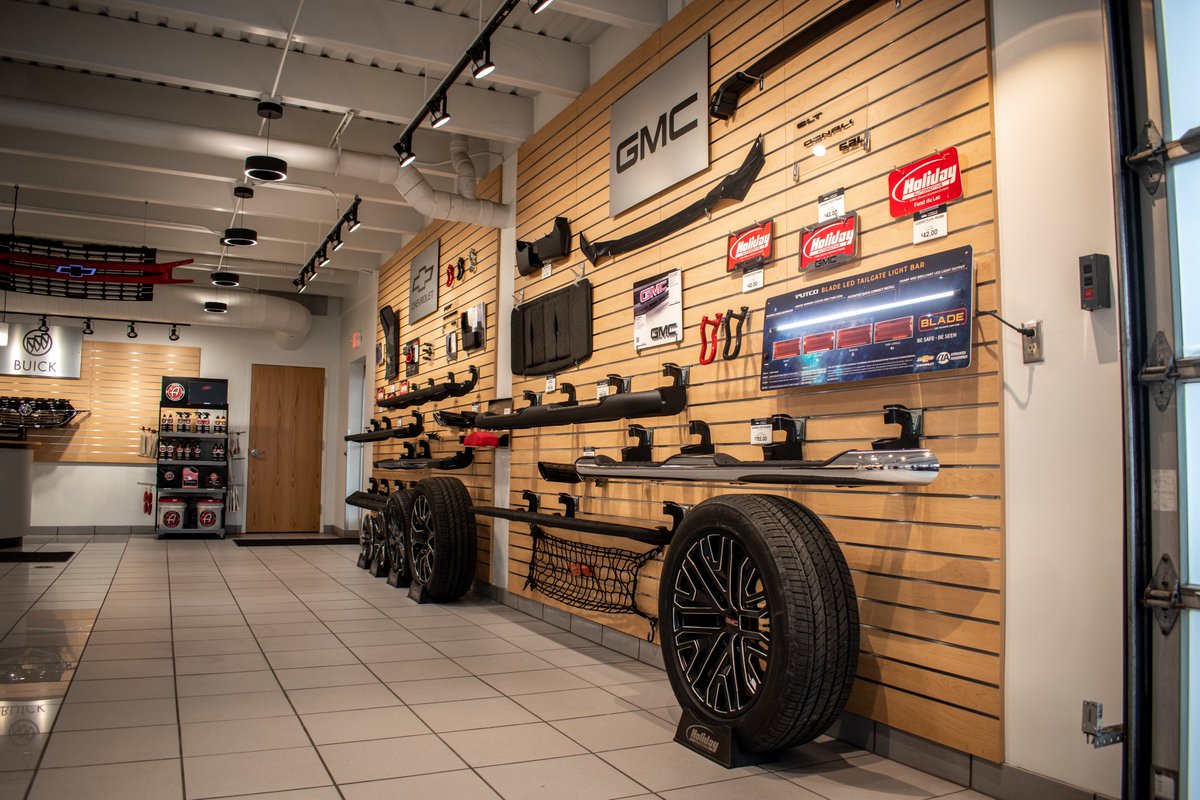 HolidayAutoFDL's tweet photo. This morning our team had an excellent Kickoff Meeting over at our GM store, and also got a first look at our all-new 𝗔𝗰𝗰𝗲𝘀𝘀𝗼𝗿𝘆 𝗦𝗵𝗼𝘄𝗿𝗼𝗼𝗺! 🚘

#CustomVehicles #FondduLac #Wisconsin https://t.co/9SO6UlDEBS
