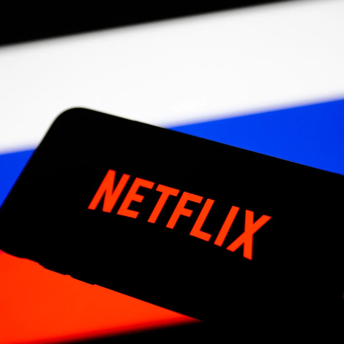 Extra_Cia's tweet photo. ディズニーをはじめとするハリウッドの大手映画スタジオ全社のあとを追い、Netflix もウクライナへの侵略攻撃を続けるロシアに制裁🔥を加えることをプレス発表しました。ロシア国内で進められていた現地のオリジナル企画の4作品の製作停止と、ロシア産の映画などの買い付けを見合わせるとのことです。 https://t.co/mS8FyRuAVx