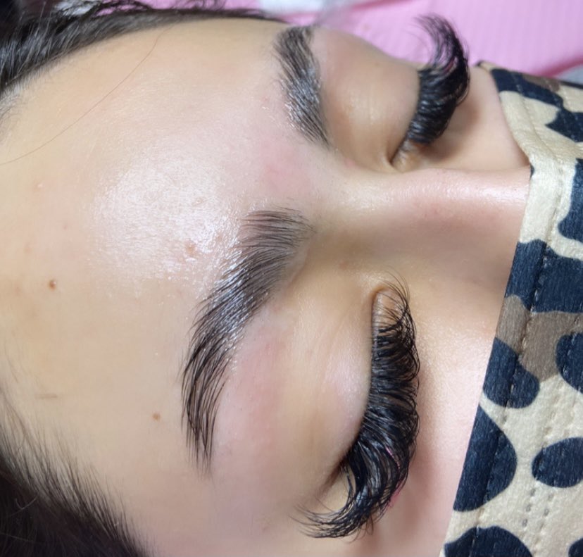 somlcarla's tweet photo. @ carlalashesit on instagram for brow lamination, wax , lash lift , lash extensions ❤️❤️💗 https://t.co/7yjDmbmLLU